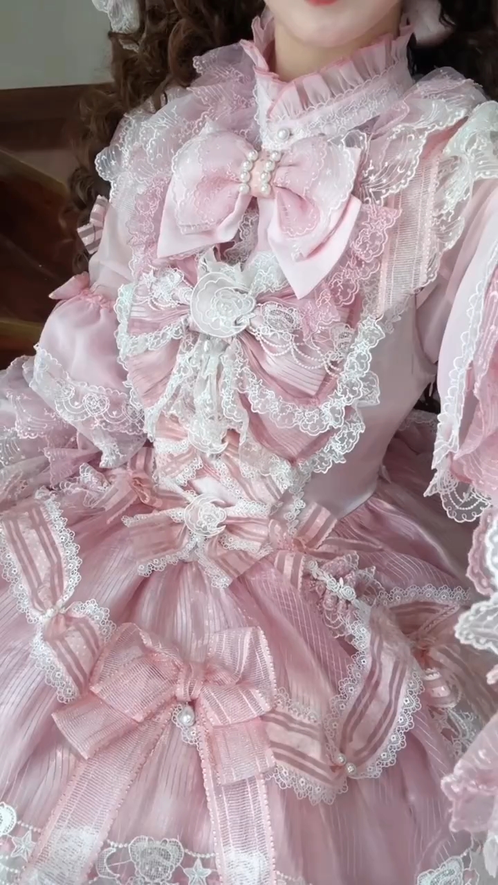 好美的小裙子啊，姐妹们觉得粉色好看还是白色呀？