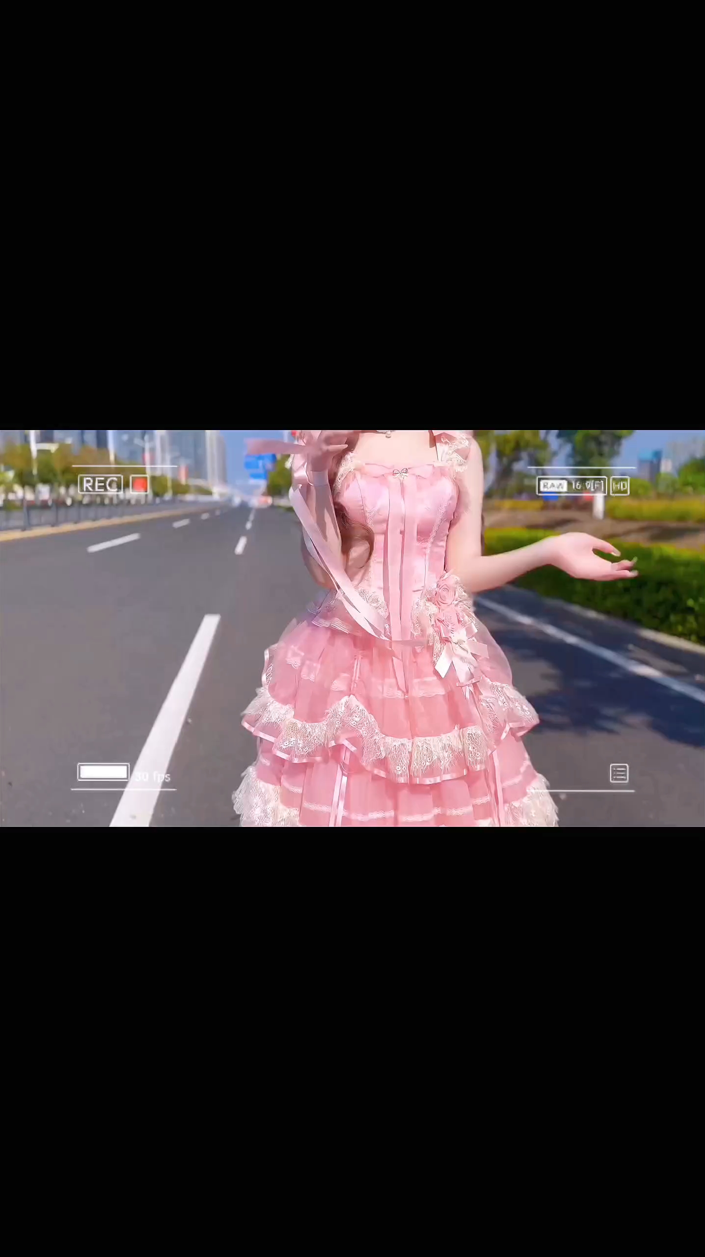 最近真的很喜欢粉色的小裙裙耶！千纱雾真的超美！