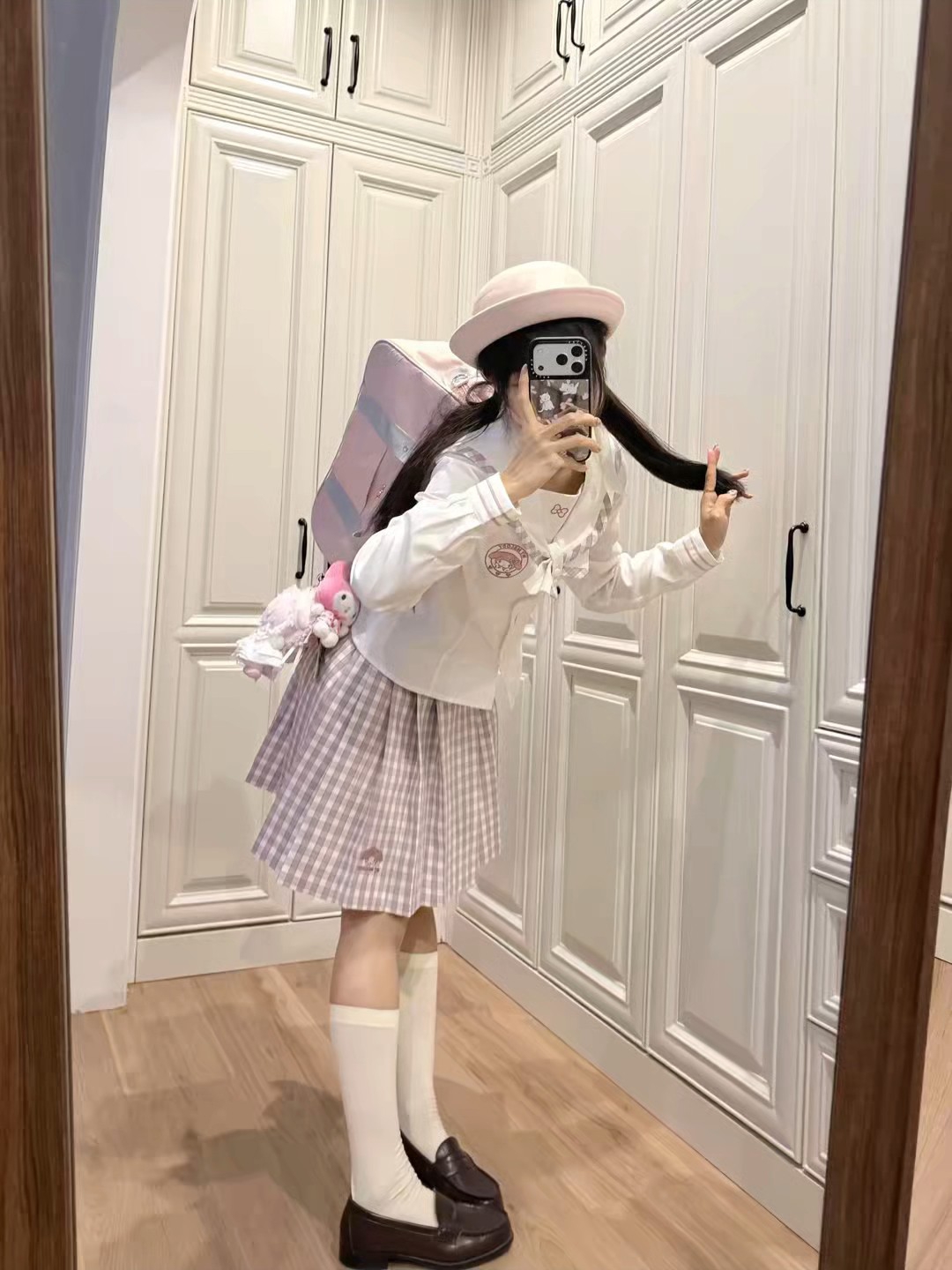 美乐蒂联名是真的很粉嫩了，这个格子设计简直不要太有少女感，看起来就很适合春天穿，很适合和樱花拍照