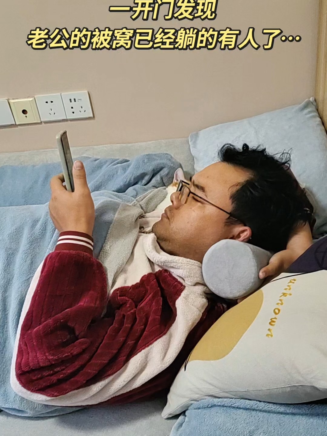 当初反对养猫的男银，现在却是一副父慈子孝的模样。