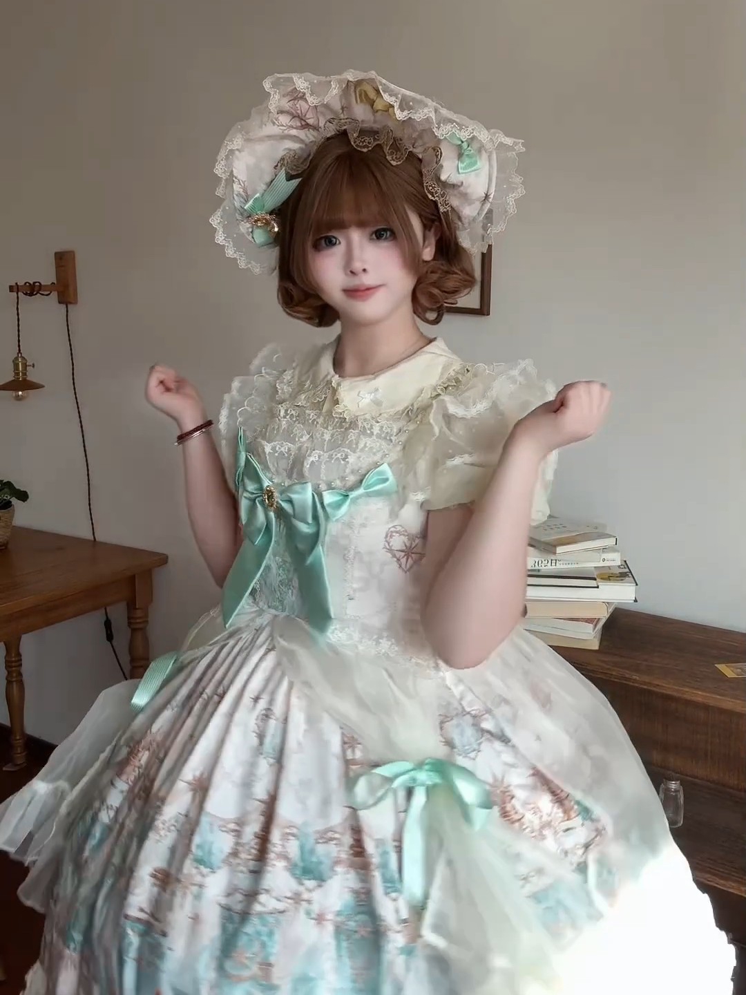 绿色的小裙裙真的超美的耶！好久没遇到这么美的绿色小裙裙啦！