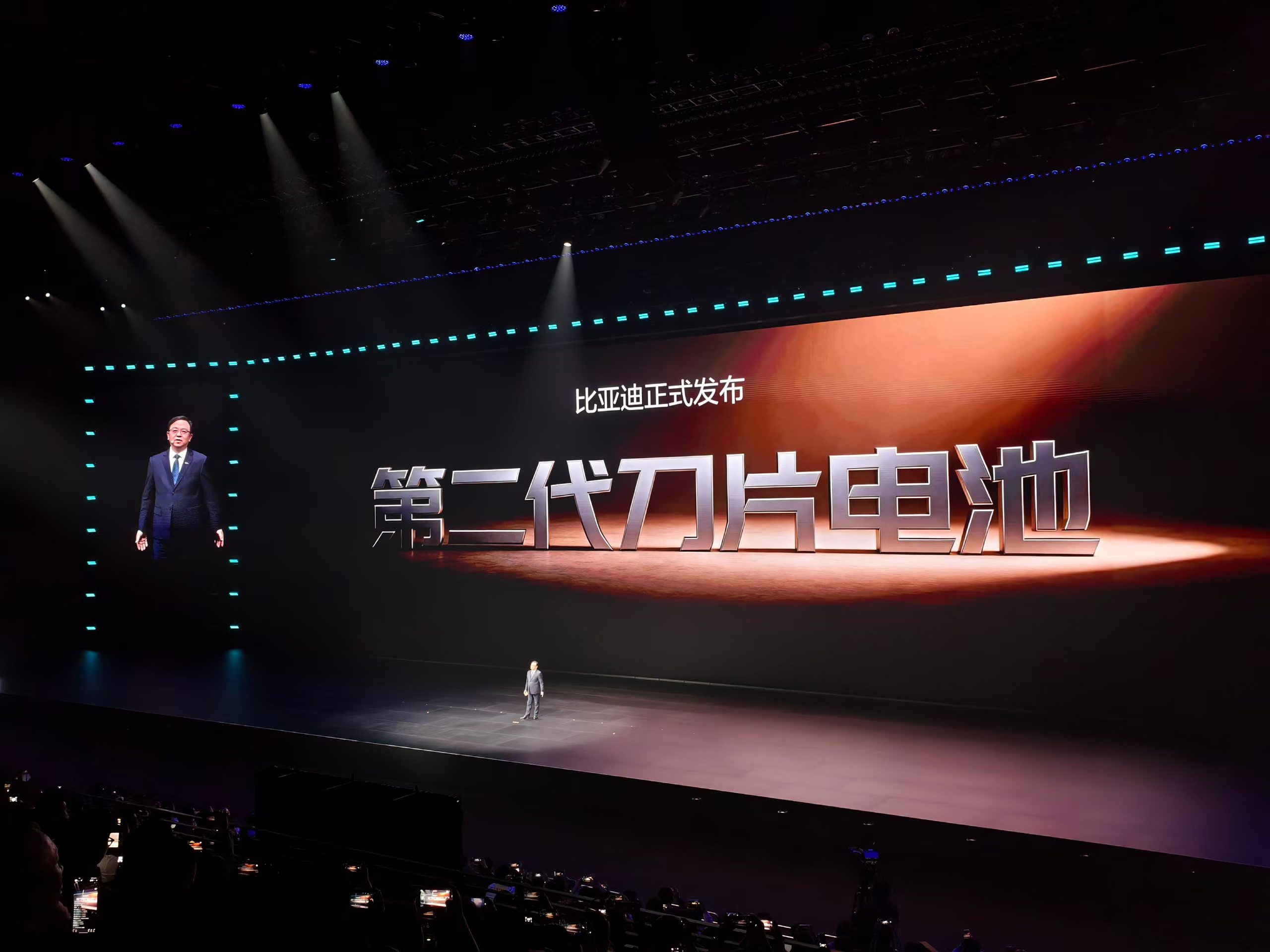 🔥比亚迪第二代刀片电池 安全+长寿，直接封神！ 谁还在担心快充伤电池？比亚迪直接把行业痛点焊死解决了✨ 硬核闪充，全域安全 第二代刀片电池，重新定义硬核闪充技术树立行业新标杆⚡️ 以技术重构体验，这才是未来出行该有的样子