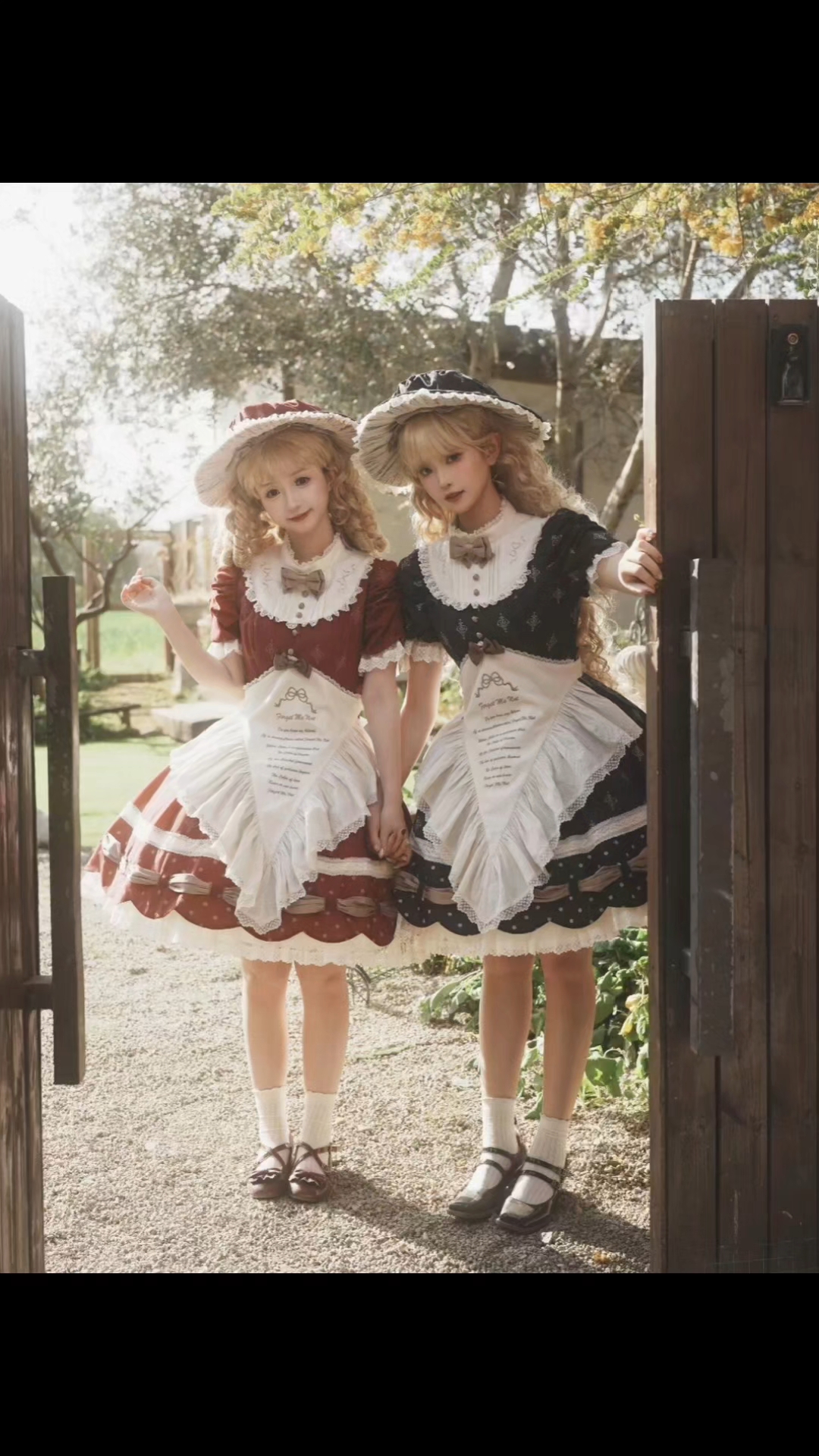 这个围裙造型也太特别了吧，搭配起来简直不要太美了~(˶╹ꇴ╹˶)~#暮眠小镇 #暮眠诗 #吃我一波Lolita安利 #Lolita日常