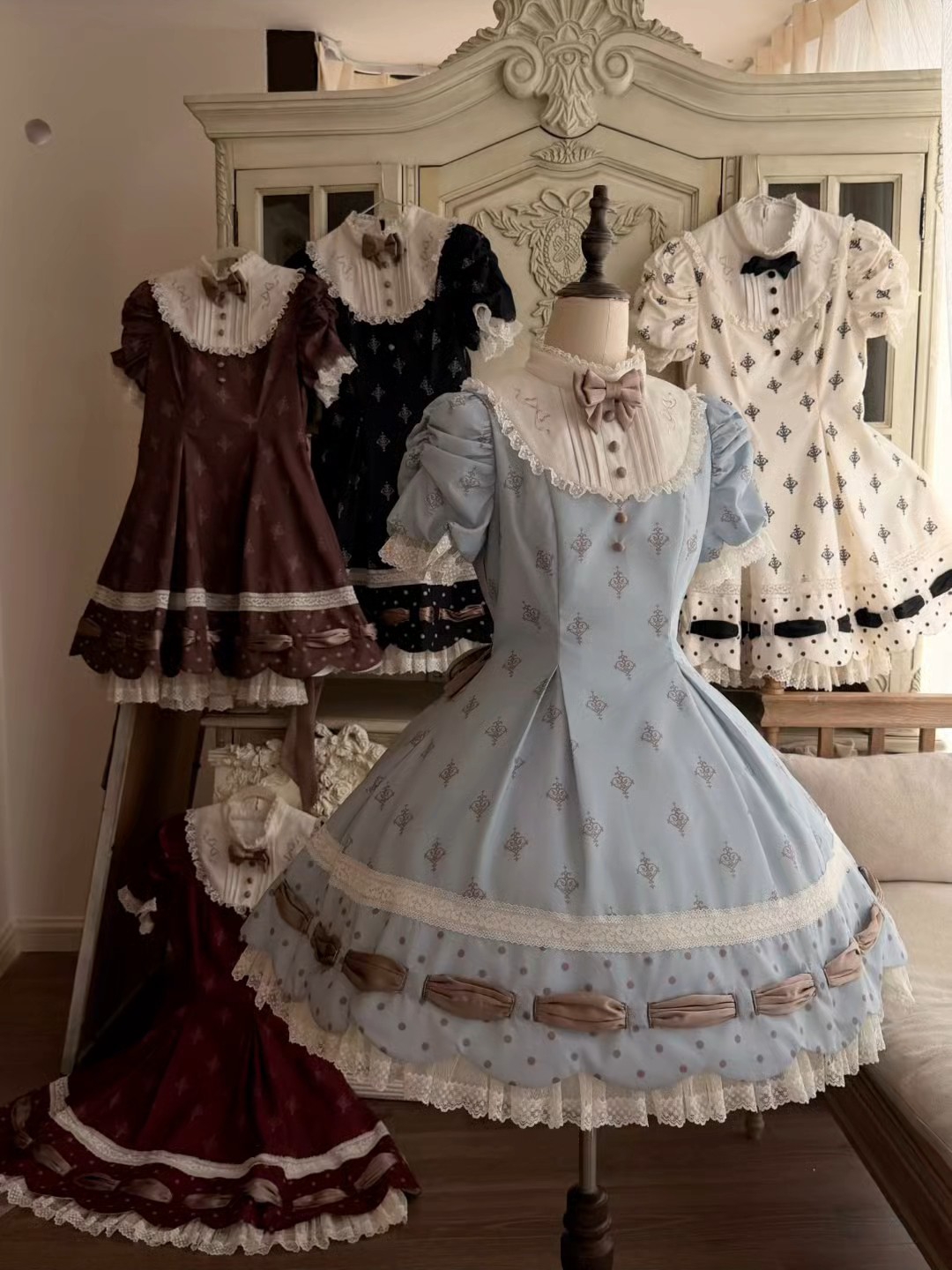 看完人台图已经在纠结选什么颜色了，感觉每个颜色都很有质感，而且这个正腰的设计就很特别