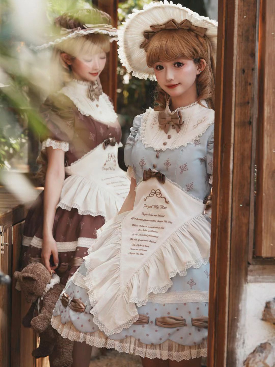 好有童话感的一条裙子，穿上是真的很洋娃娃的感觉，两个颜色都特别萌特别古早