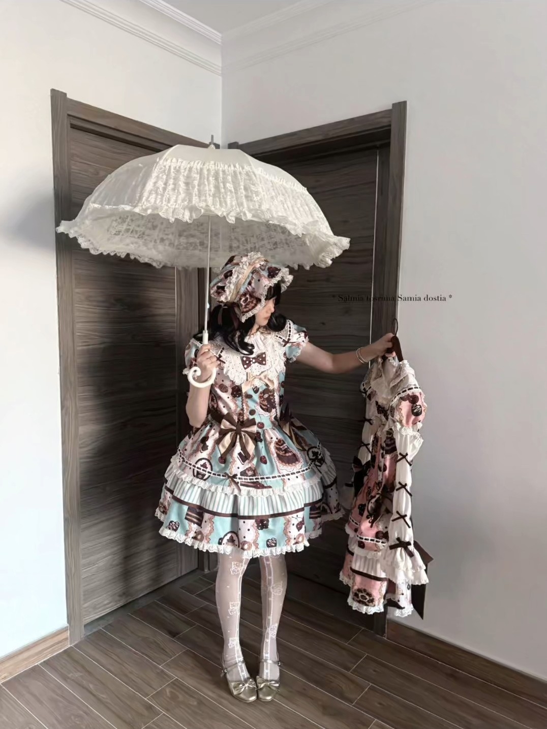 薄巧配色果然很百搭，真的超级洋娃娃的感觉，看起来就很有古早感