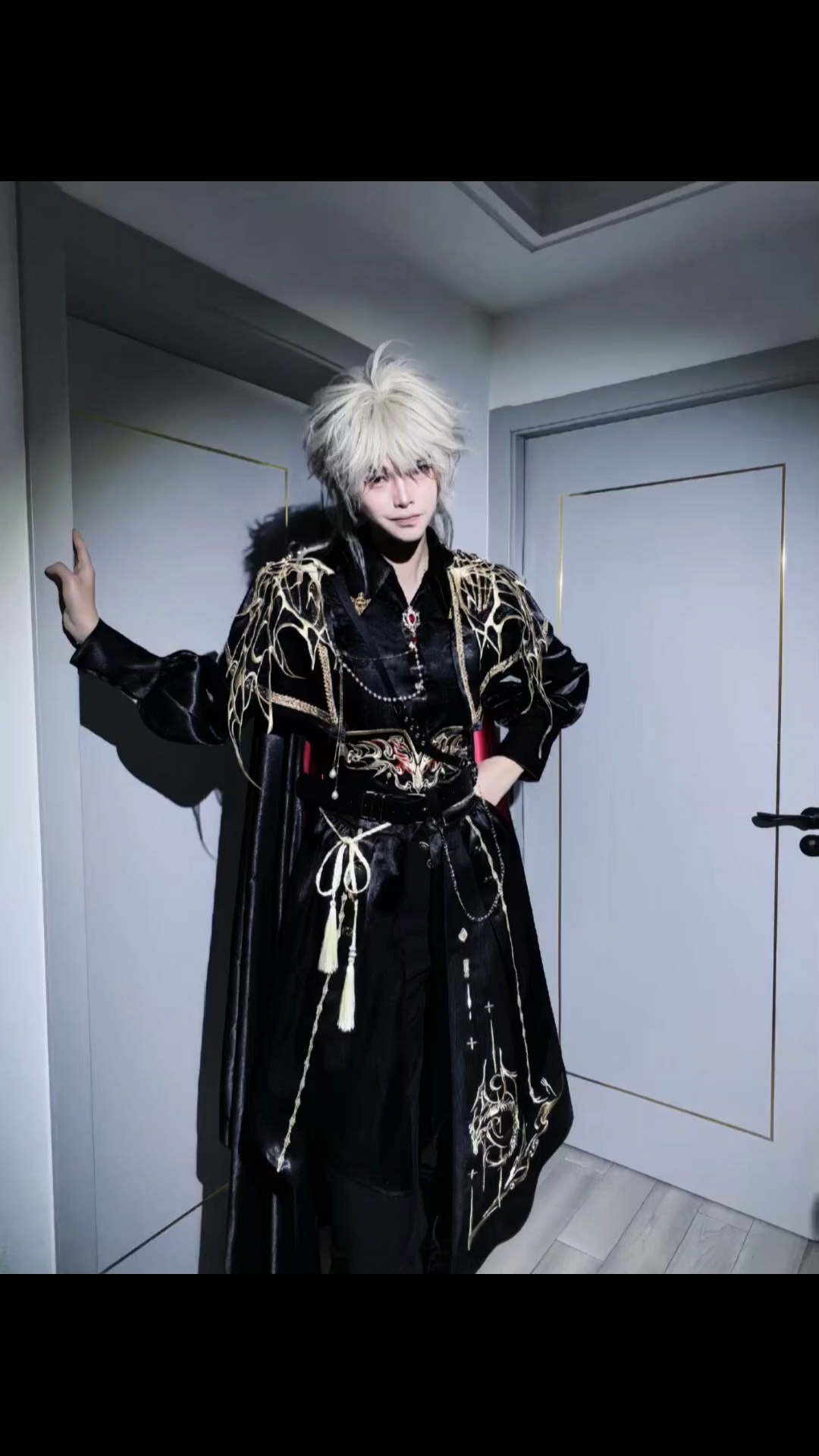 军lo最近真的有被深种啊！！！泰酷辣，搭配的斗篷也是很炫啊 #lo#军lo#lolita