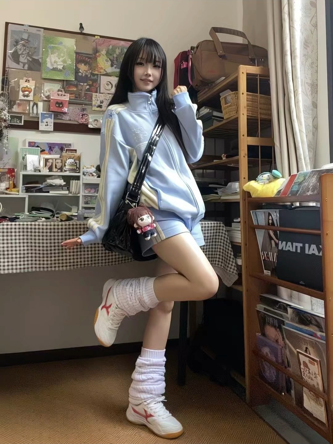 完全是少女感的代名词，这个玉桂狗的外套怎么能这么百搭，蓝色系真的很奶呼呼的感觉