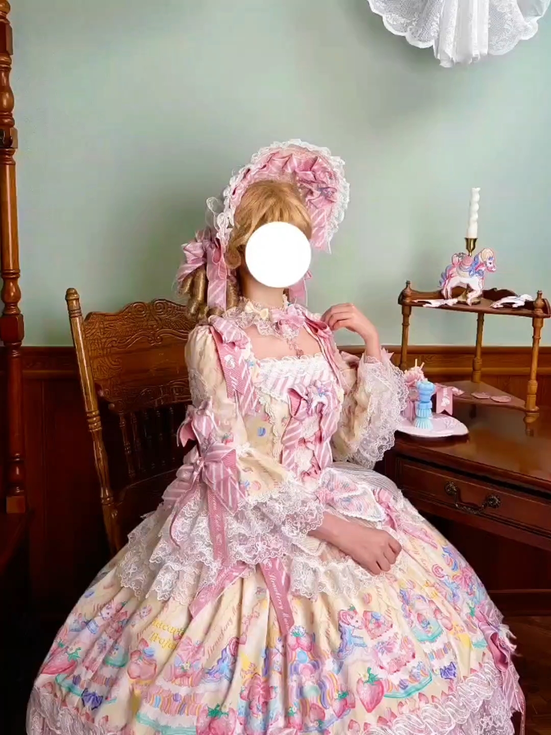 马卡龙这个黄色真的好会调色，dress型更是精致华丽得没话说