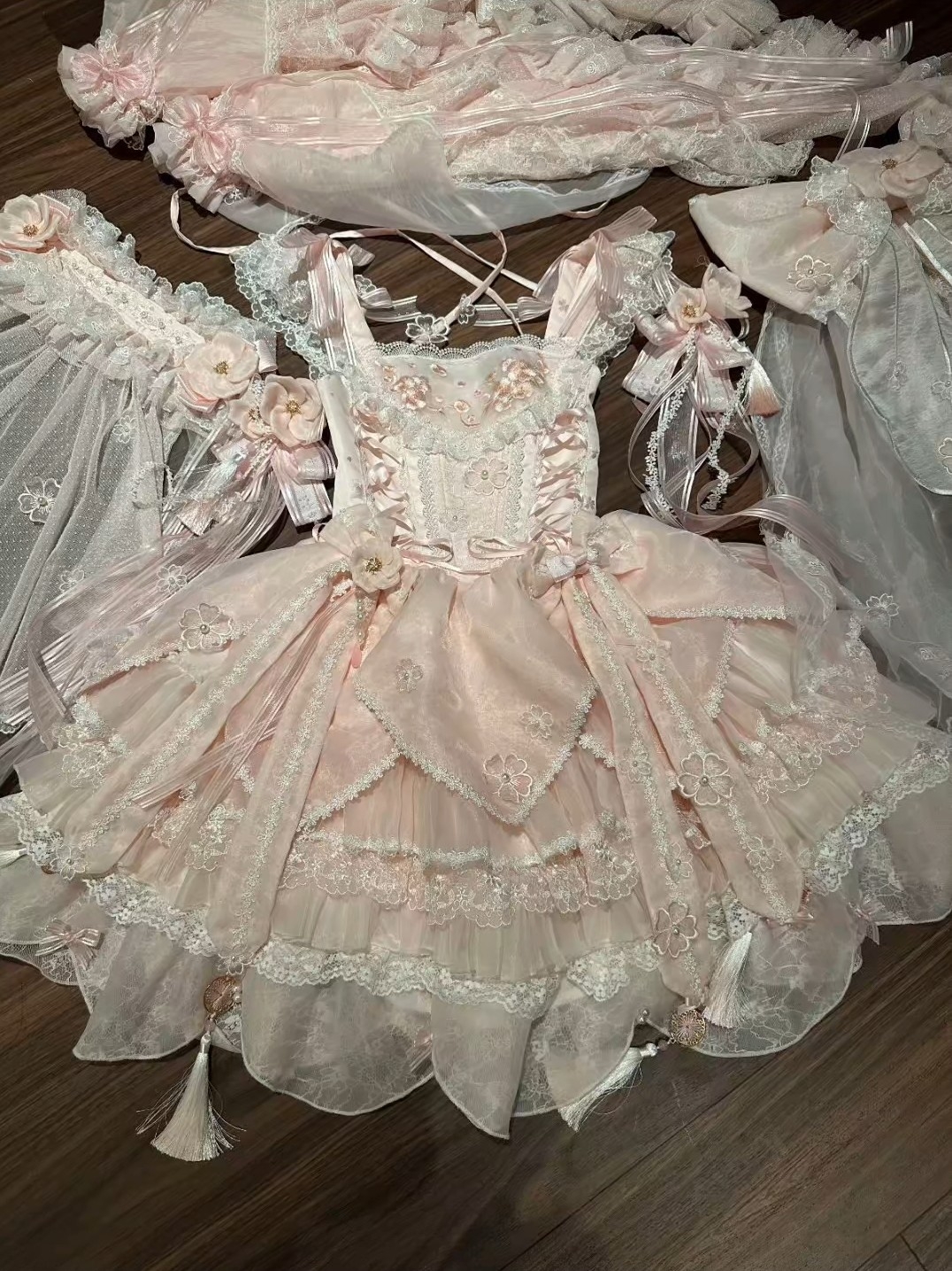 没有人能拒绝一条温柔的中华风吧，是真的会爱上这种飘逸的感觉，温温柔柔的粉尊的好乖