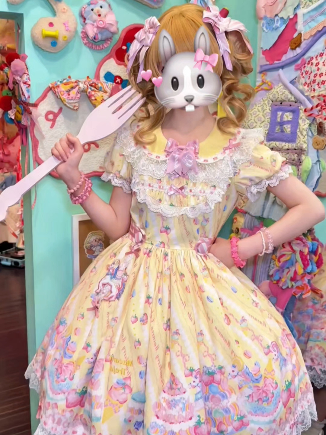 这个黄色完全小蛋糕来的，太萌了