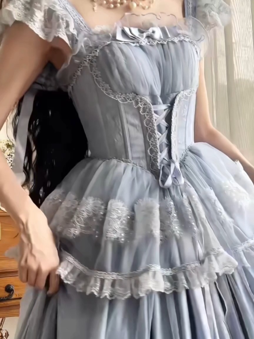 穿上完全就是大小姐，真的会爱上这种雾霾蓝色，这个长度就很优雅很显气质