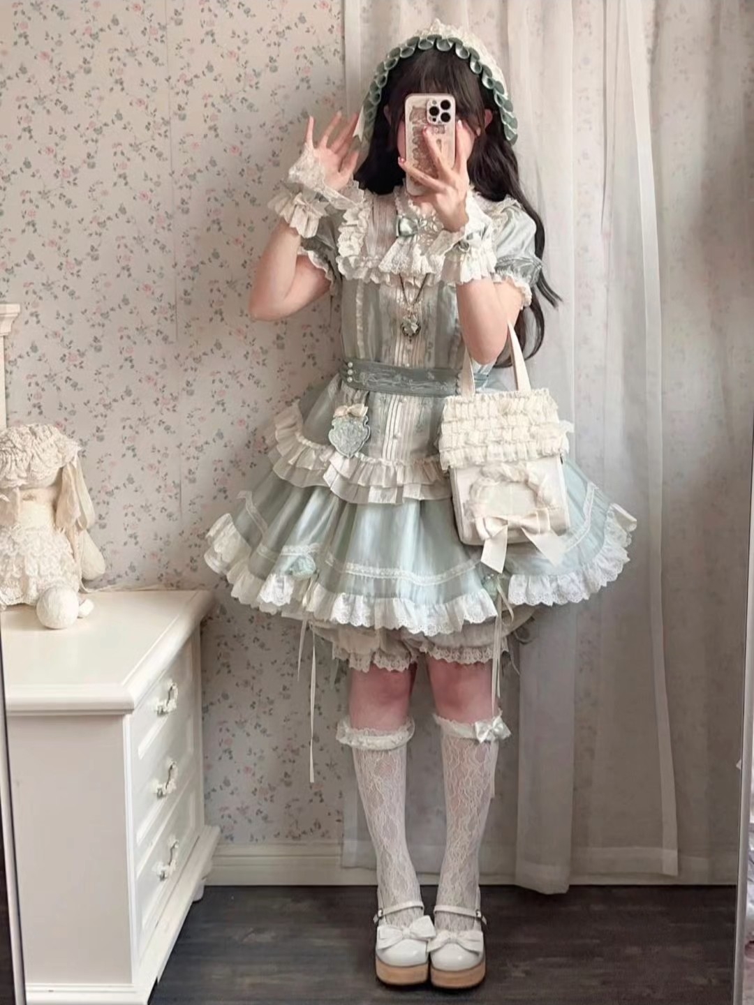 好有夏日气息的一条，这个低腰设计真的萌的不行，绿色系好清新好日常