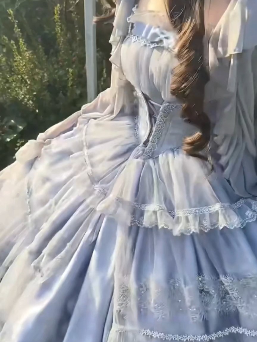 好温柔好日常的一条，网纱设计是真的很适合夏天了，这个蓝色看起来也很有质感