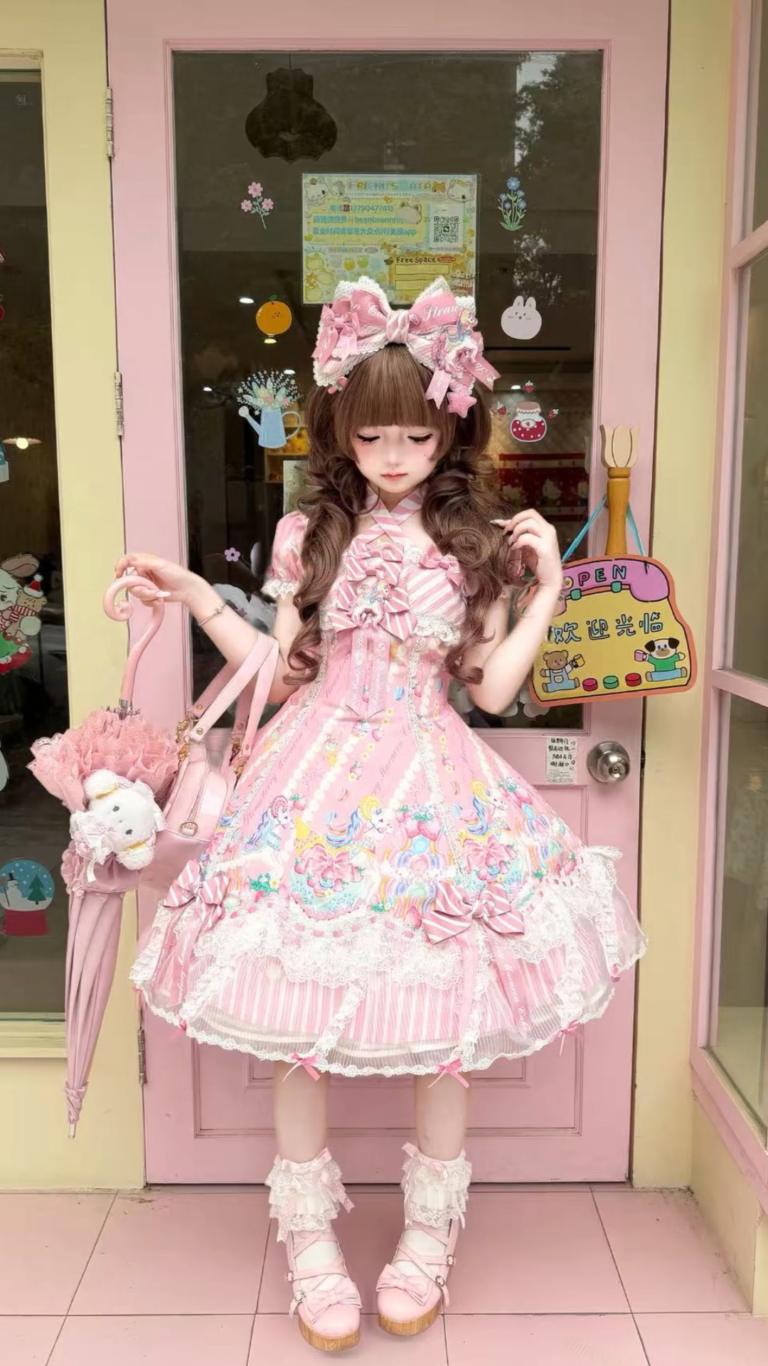 这条裙子穿上真的好像芭比娃娃一样耶，超级粉嫩