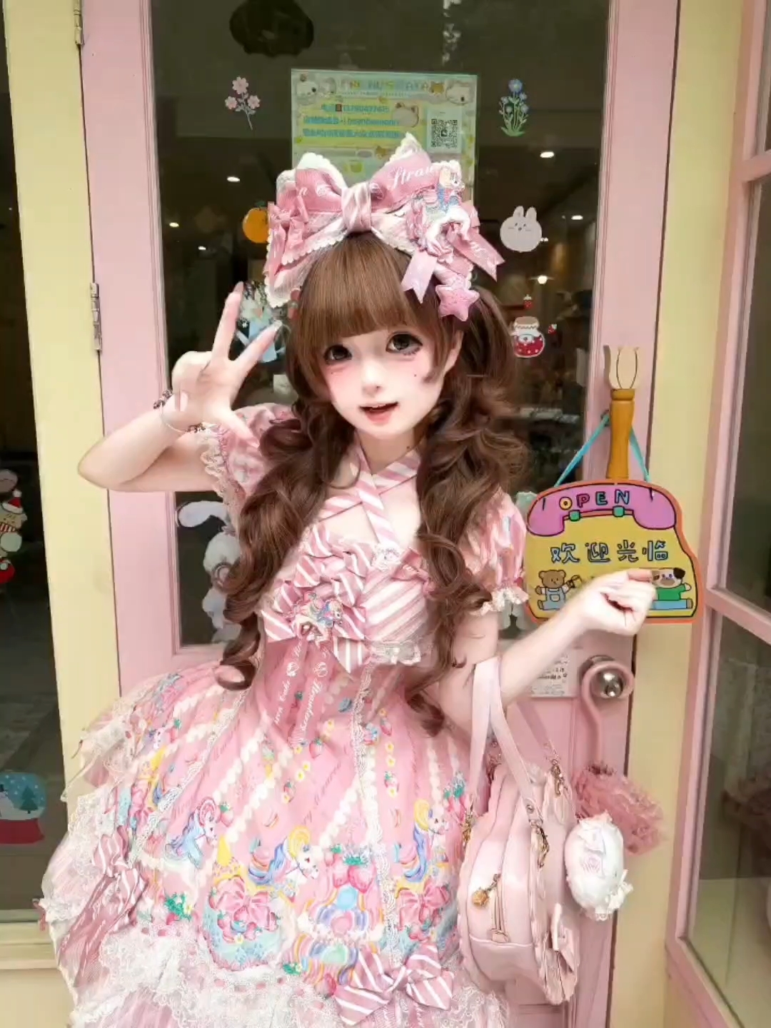 萌之萌之！好喜欢马卡龙这个六片裁的型，现在还在犹豫粉色还是黄色