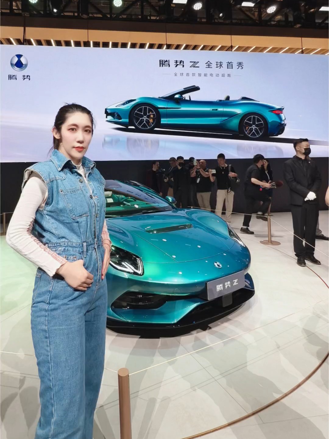 腾势Z北京车展全球首秀！中国超跑迎来全球化里程碑时刻#腾势 Z北京车展全球首秀##全球首款智能电动超跑##腾势 Z 智能时代超跑新标杆##中国首位法拉利车主为腾势 Z 站台##翡冷翠##优雅律动##中国超跑的全球野心##2026 北京国际车展