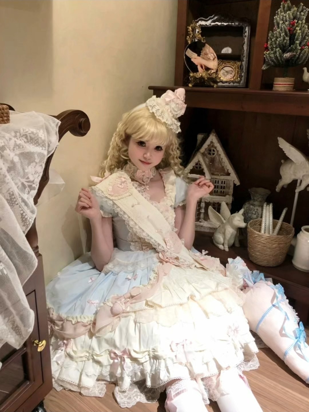 搭配绶带怎么能这么萌，好乖的一条裙子，这个配色是真的很甜美的感觉