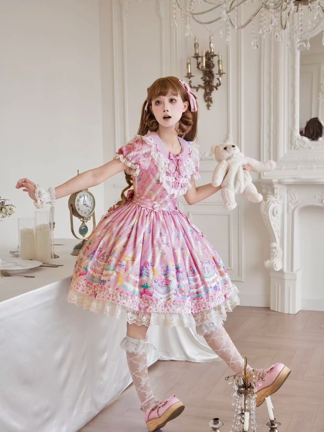 好甜美的一条粉色裙子，这个挂脖设计是真的很精致了，而且有袖子的设计就很遮肉肉