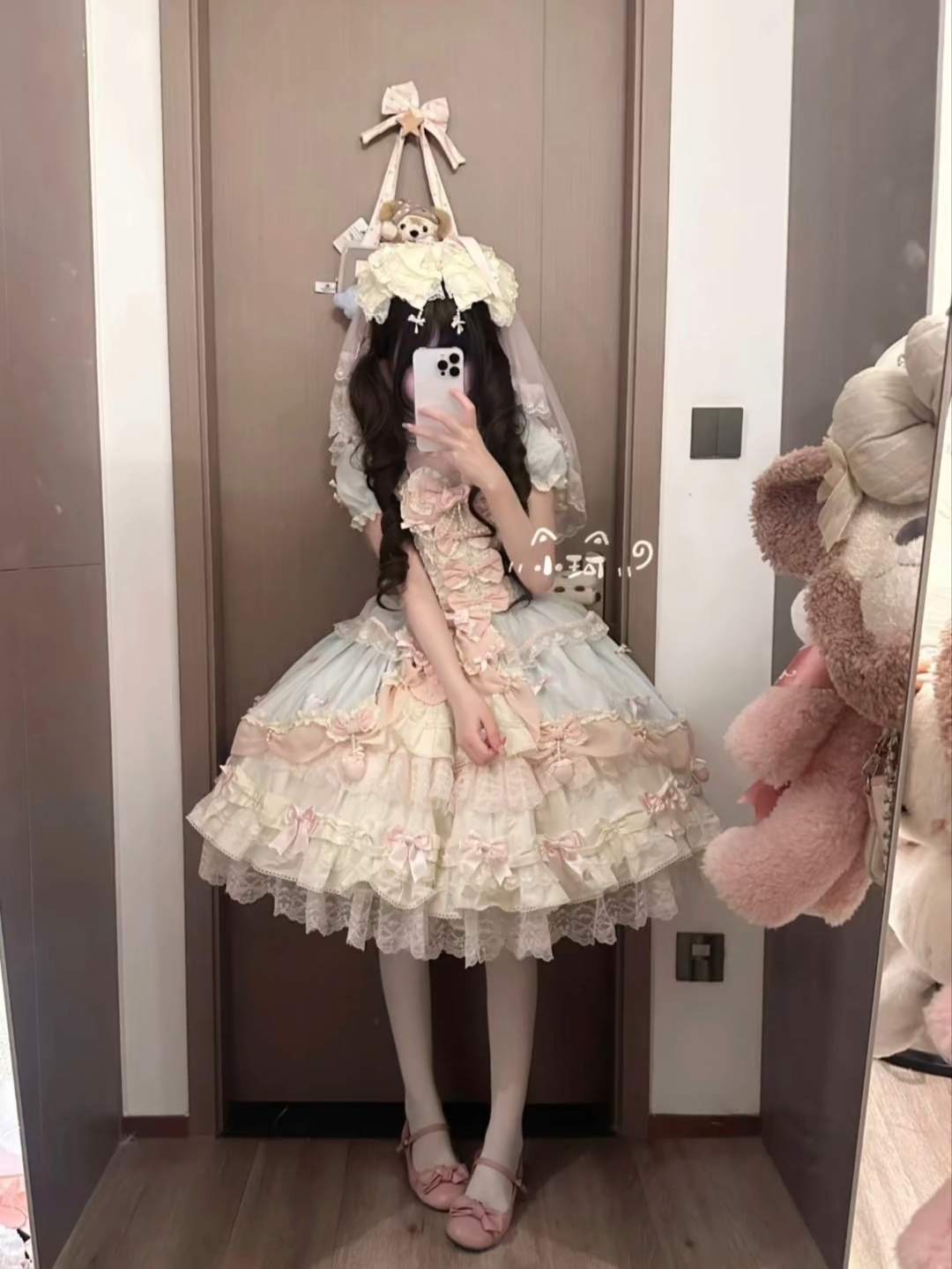 草莓缎带我真的要夸你了，怎么能这么萌，这个裙摆也好大好精致，蕾丝花边设计是真的很好看