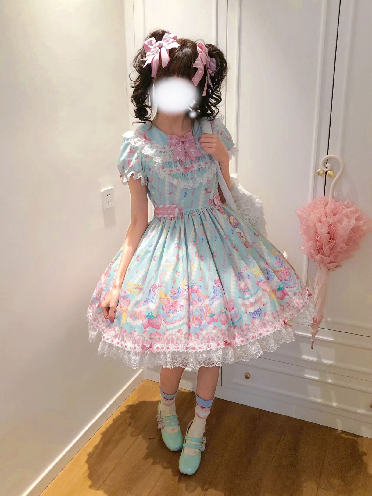 怎么看都是甜甜的小蛋糕呀，这个柄图真的让人一眼心动#吃我一波Lolita安利 #Lolita #Lolita日常 #lolita穿搭