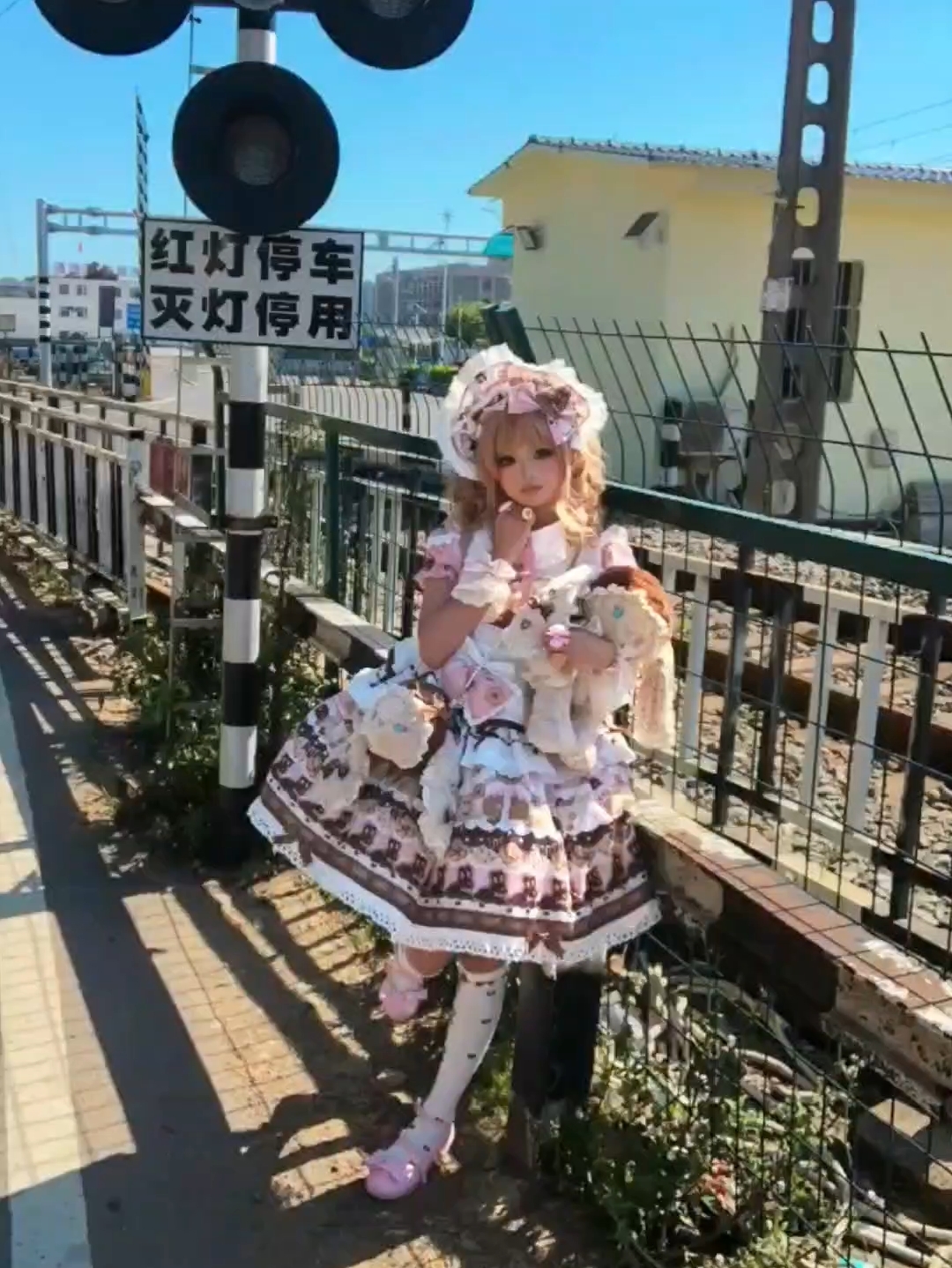 邦尼兔姜饼屋不愧是古早萌裙，往那一站跟个小蛋糕似的