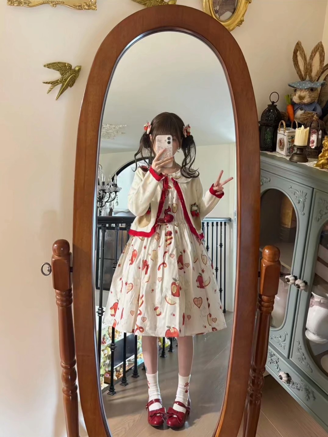苹果印花是真的甜甜的，这个颜色就很显白很精致，麻袋裙是真的很适合夏天