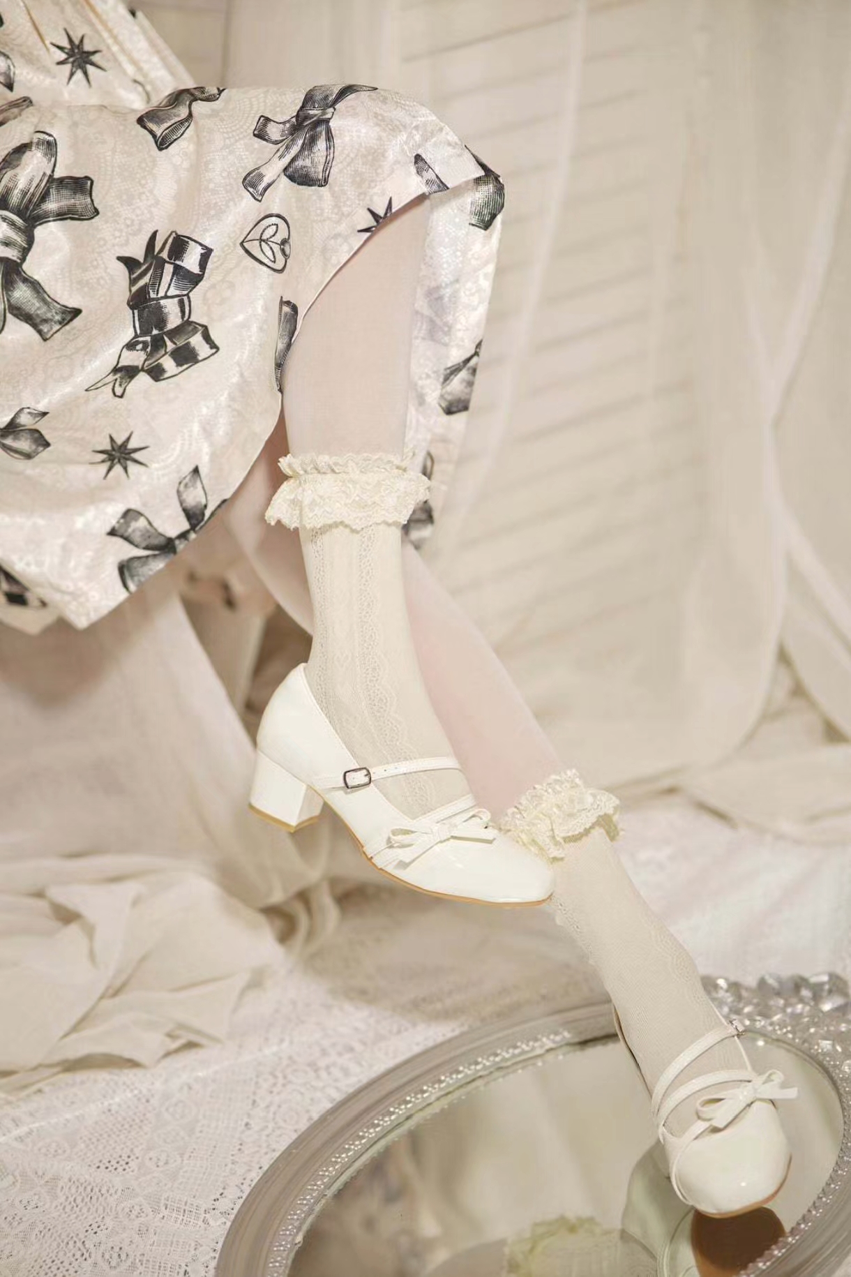 白色方头lo鞋看起来好优雅啊，感觉这双绝对百搭#桃小坞 #Lolita鞋 #lo鞋安利