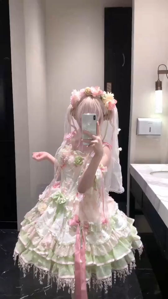 真的感觉好收腰的一条，一整个非常喜欢这条的配色！！！收腰也是蛮显瘦 #lolita #lo安利 #吃我一波lolita安利